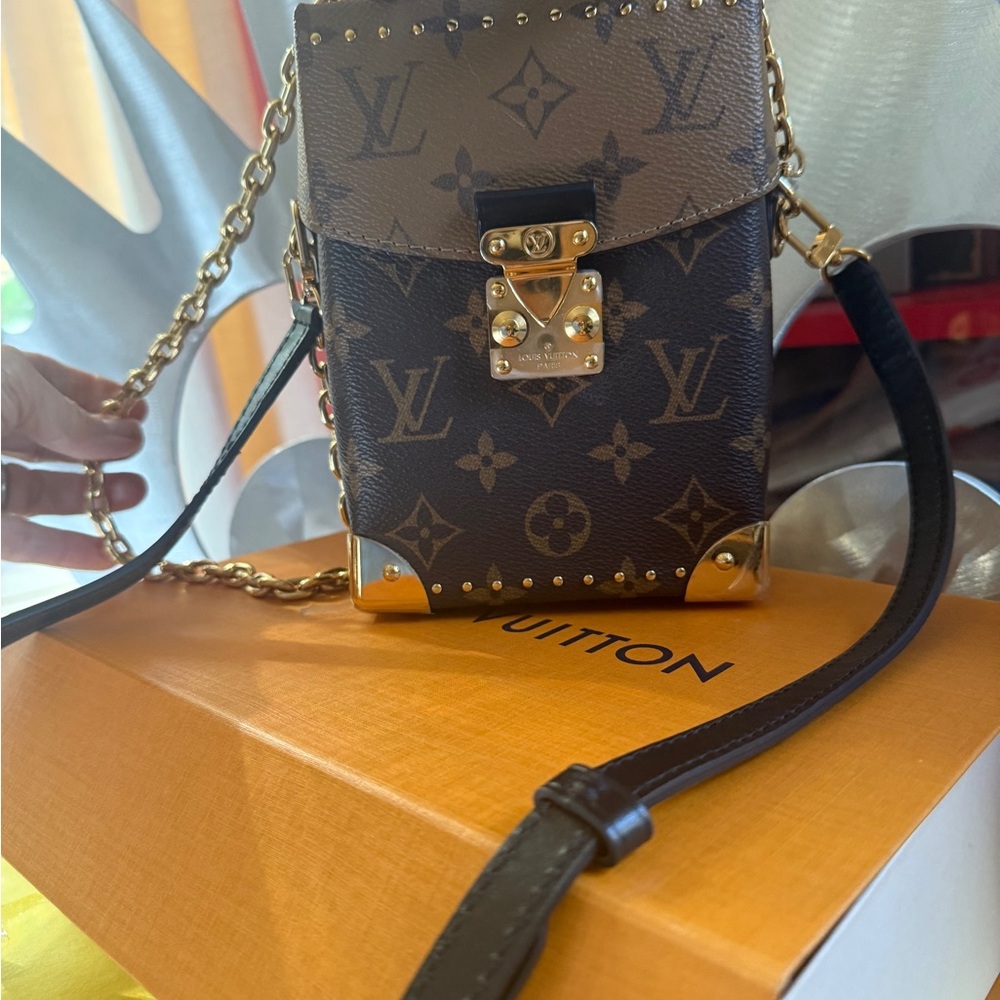 Louis Vuitton camera box. Worn once. ORIGINAL BOX AND BAG - Picture 6 of 11